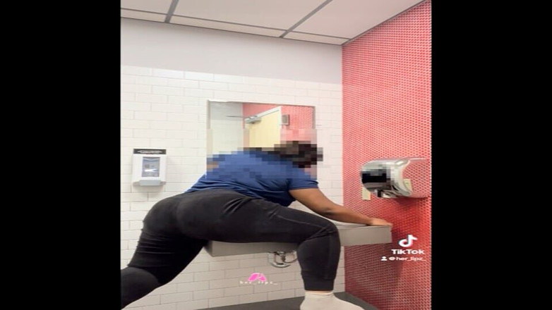 Anye Meshell: Je me suis fait prendre en train de baiser sur...