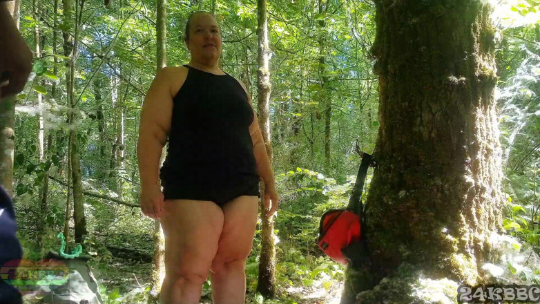 24KBBC: BBW-nachbarin und ich haben spaß im wald
