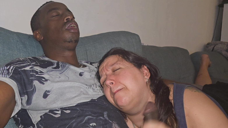Real homemade BBW BBC porn: Смокче, ковтає великий чорний член, трахає мою жирну волохату пизду, камшот
