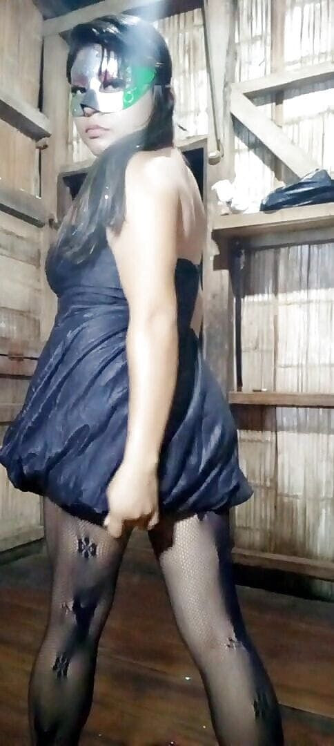 Martin13: Porno latino fatto in casa!! Una bella donna mostra i...