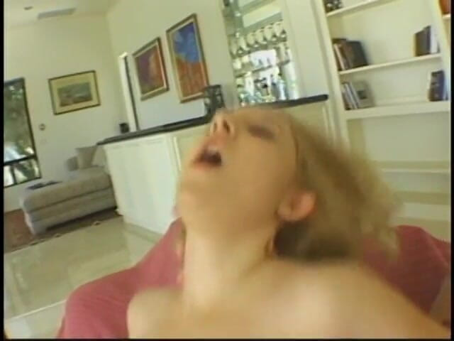 Anal seduction: Ragazzo scopa una ragazzina carina in calze bianche nel suo...