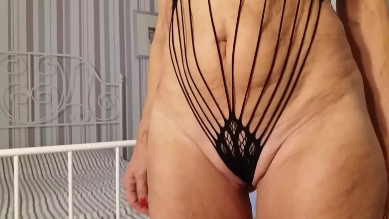 martinawest: Martina in un corpo di pizzo lucido