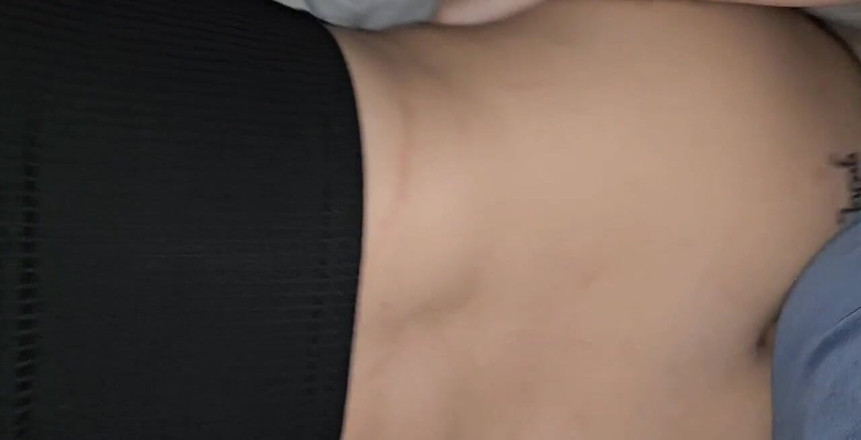 Funhousewife69: Je suis allé au lit sans culotte et il a...
