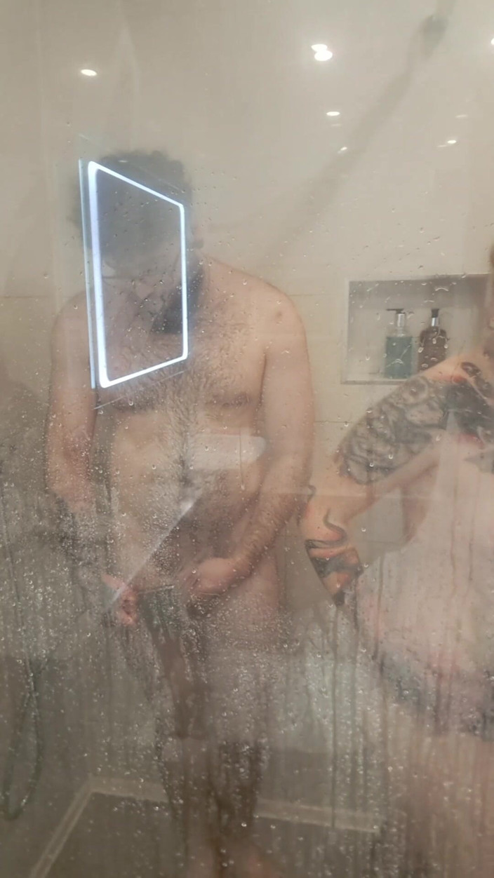 Yourfavecumslut: Sexe sous la douche contre le gros panneau de verre...