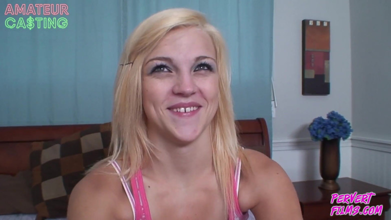 Herb Collins - Bikini Blowjobs: Lacey Leveah et Herb Collins