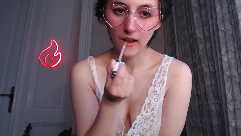 The Antichristrix: Camgirl voller busch unter dem nachthemd