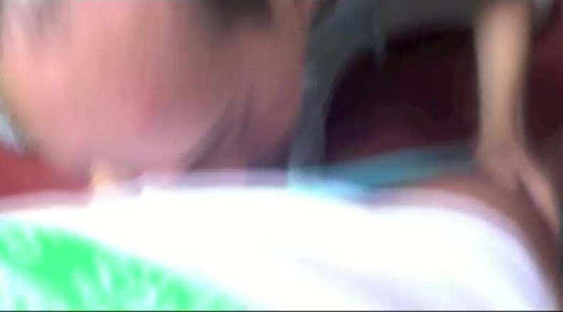 Sneaker gay: Un twink suce xxl la bite d'une basket arabe straigth