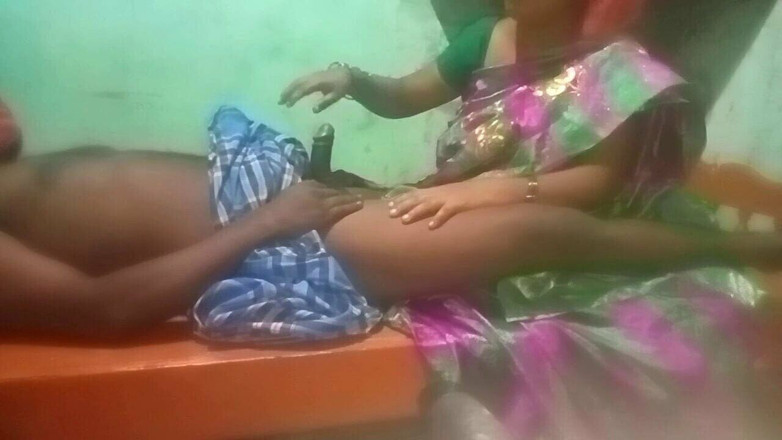 Priyanka314: Tante tamil lagi asik nyepong kontol