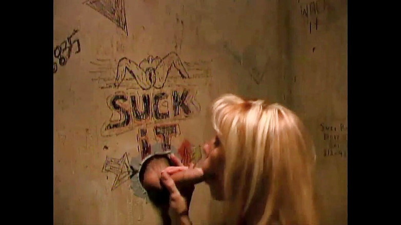 Carol Cox - The Original Internet Porn Star: Wanita dewasa rambut pirang bawa teman remajanya ke glory hole