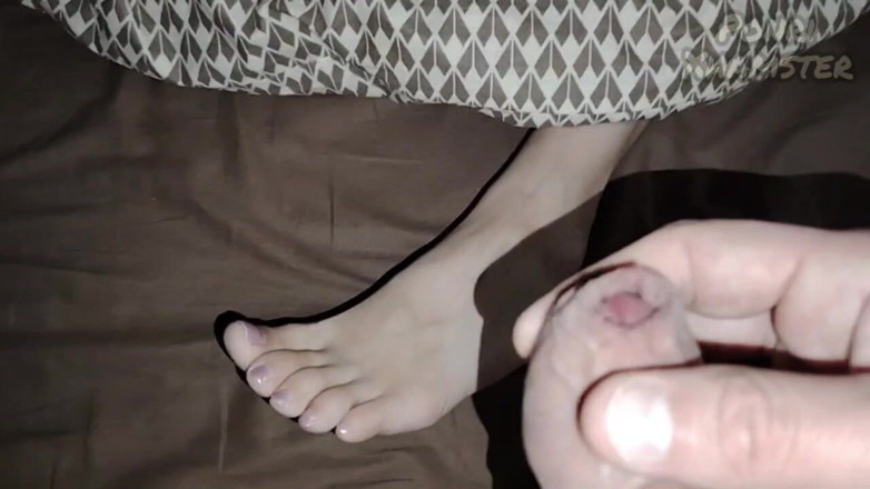 Milasha Ponri: Éjacule 3 fois dans une blague secrète sur les pieds de...