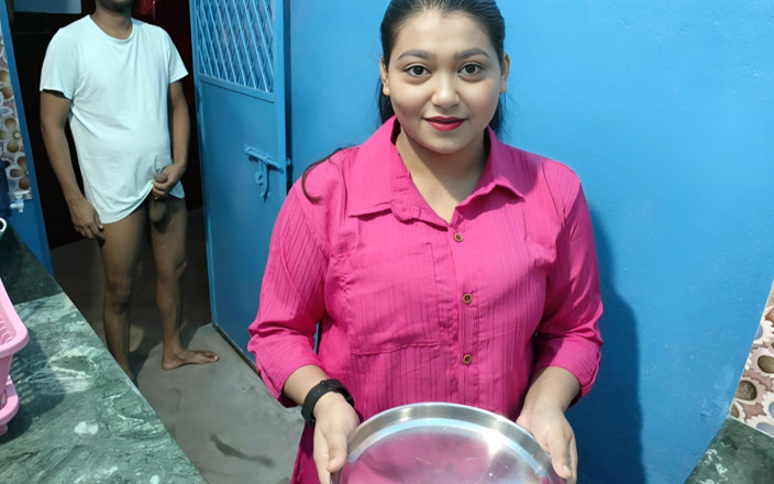 QueenSonali: Une bhabhi indienne aux seins énormes se fait baiser dans la...
