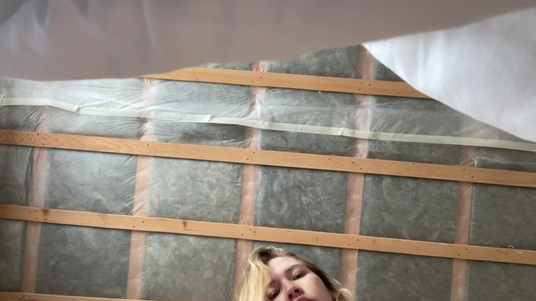 Stacy_via: Fată tânără călărește prima dată pe vibrator, orgasm real, pizdă...