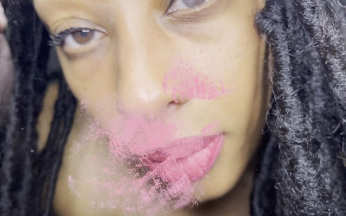 Pink Foxx: Foxx roz cu săruturi