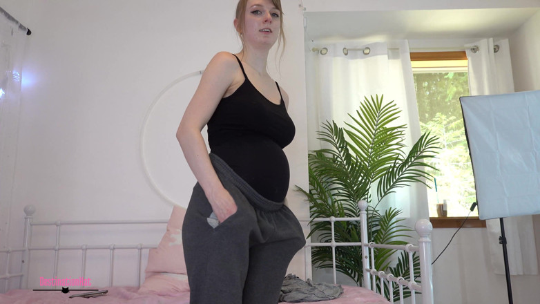 Destination Kat: Těhotná módní show a masturbace