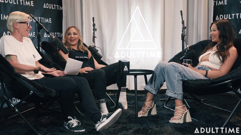 Adult Time Podcast: Scarlett Alexis &amp; Anna Claire Clouds Pen*s Prsty &amp; Mile High Club | čas...