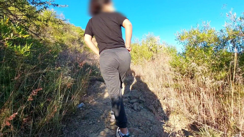 Josyandhot: Gran culo latina mostrando culo y tetas en la montaña