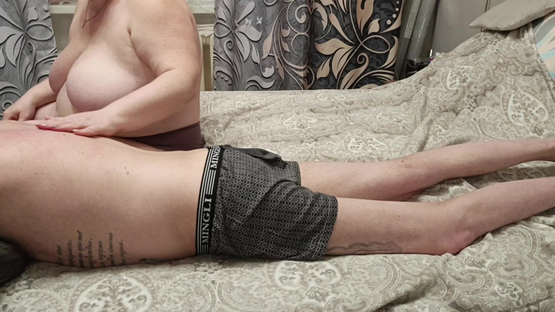 Zona901: Neighbor Gave Massage and Blowjob with Cum Swallowing