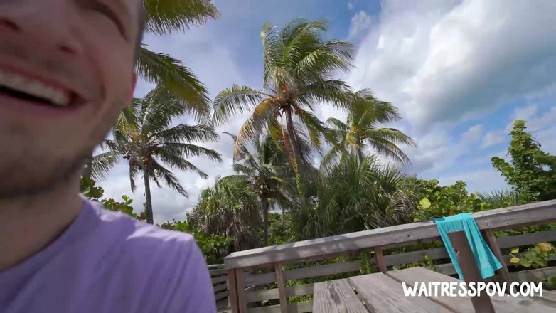 Waitress POV: Serveuse en POV - Havana Bleu - démangement et