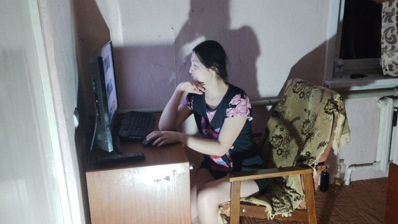 OniSoi: Jeho penis mě rozptyluje z mé práce