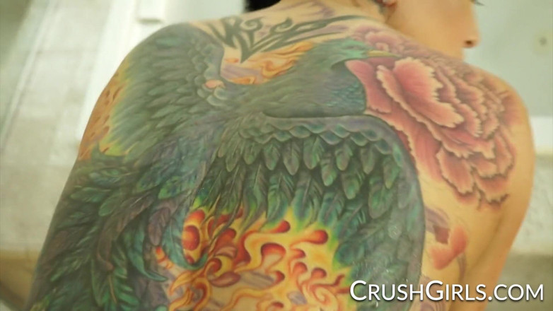Crush Girls: Heerlijke Romi Rain wil de pik van haar stiefvader