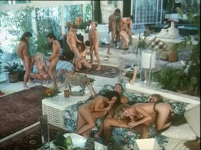 Xtime Network: Énorme orgie maison vintage... Éjaculation dans la bouche