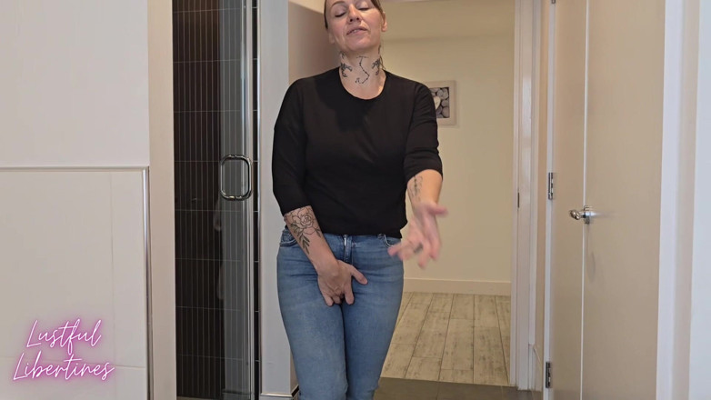 Lustful Libertines: I Jeans Della Cognata Che Si Bagnano Dopo La Sua...