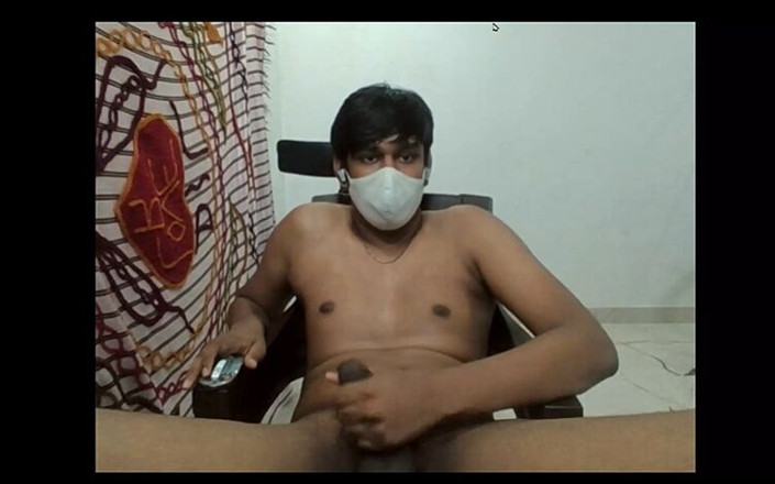 brownguy2505: Chico indio masturbándose