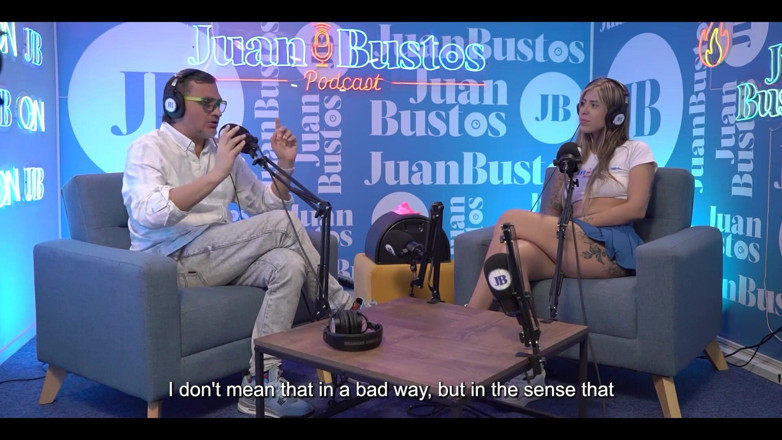 JuanBustos: Краще, ніж її іграшки! Mollysmith бризкає по всій sybian-машині на juan bustos podcast