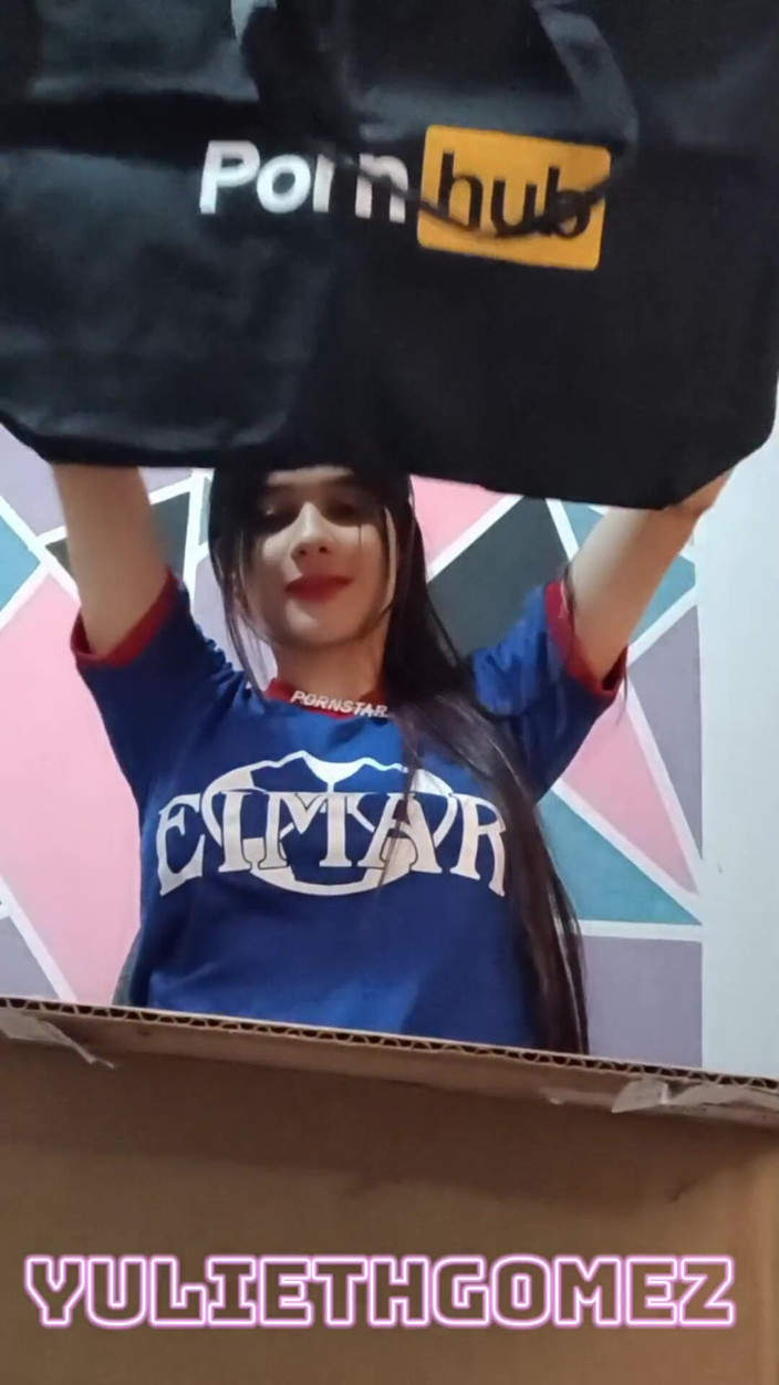 Yulieth Gomez: Omg Hadiah Yang Porhub Memberikan Saya Untuk Tetek Besar Saya