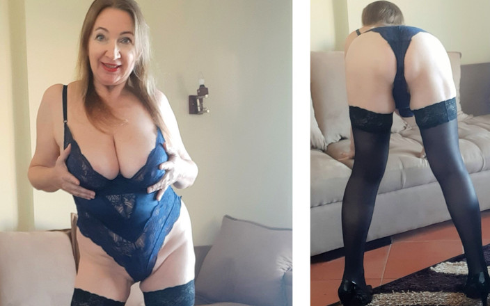 MariaOld: Sexy prsatá MILFka v sexy prádle, černých punčochách a botách na...