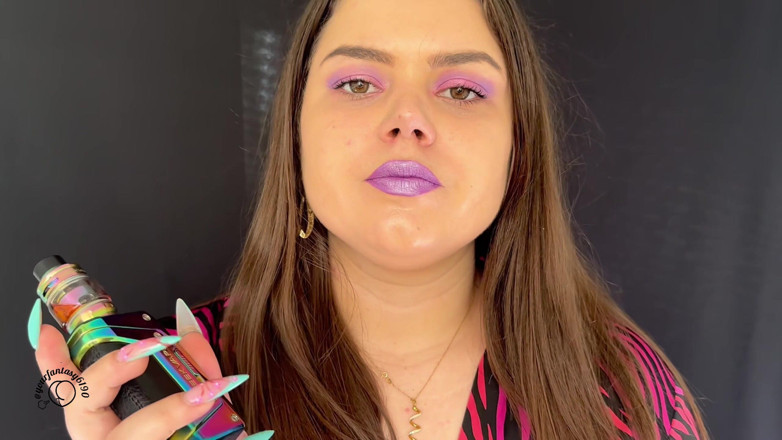 Your fantasy studio: Fumer ma cigarette avec du rouge à lèvres violet dans mon...