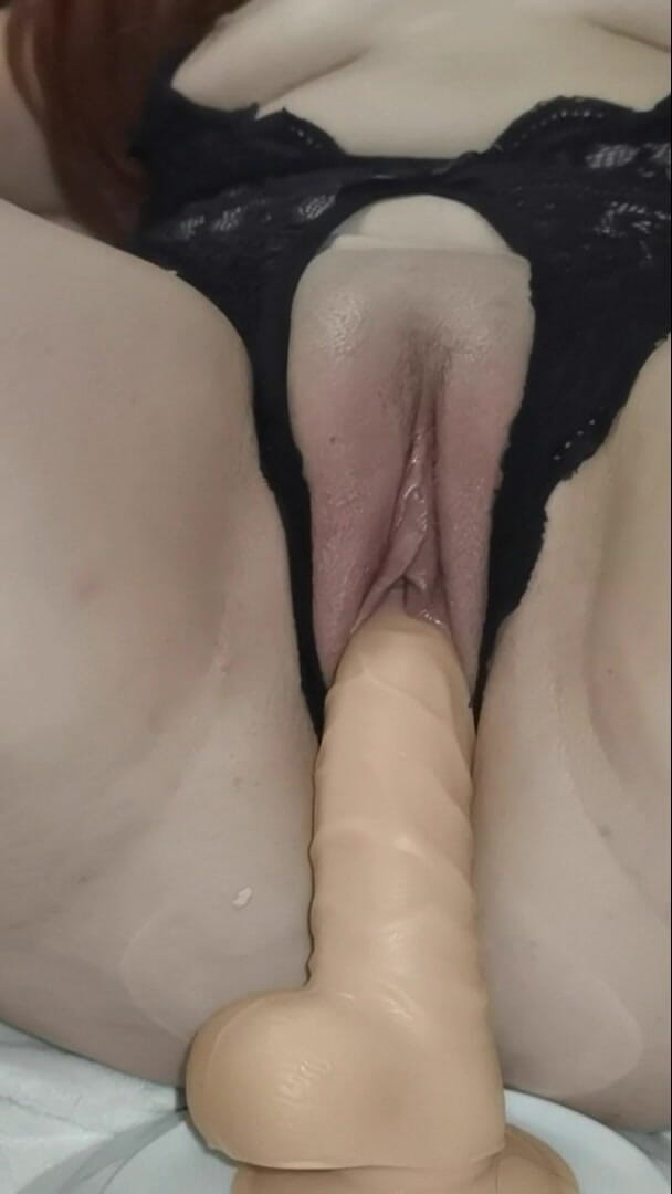 Lil Yulee: Masturbasi pakai dildo dan vibrator merah muda