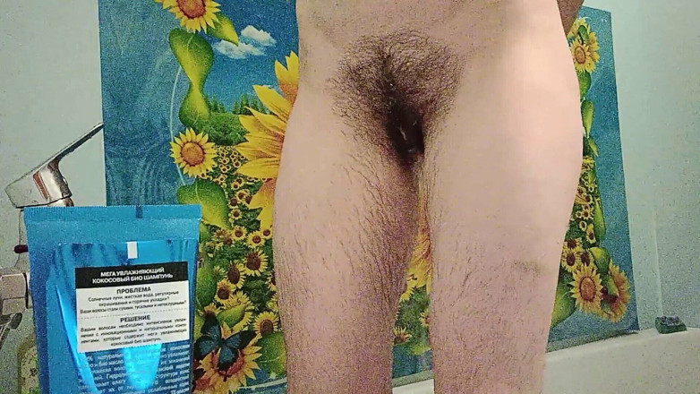BW_Dolphin: 비누 털이 무성한 보지와 엉덩이 클로즈업. 오줌.