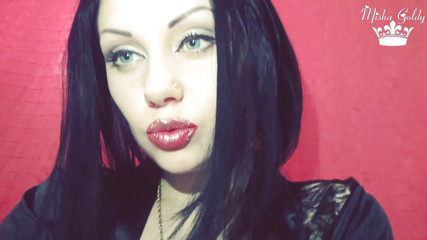 Goddess Misha Goldy: Bibir merah dengan kelentit emas