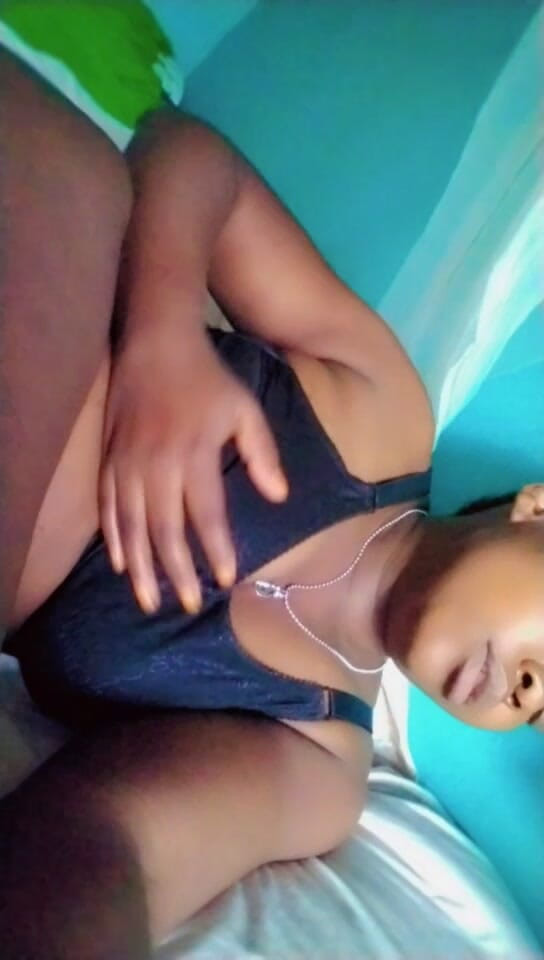 prinjema: Calda ragazza sexy si masturba