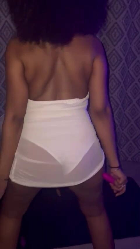 Caramela Sluty Wife: 振动蛋荡妇舞蹈