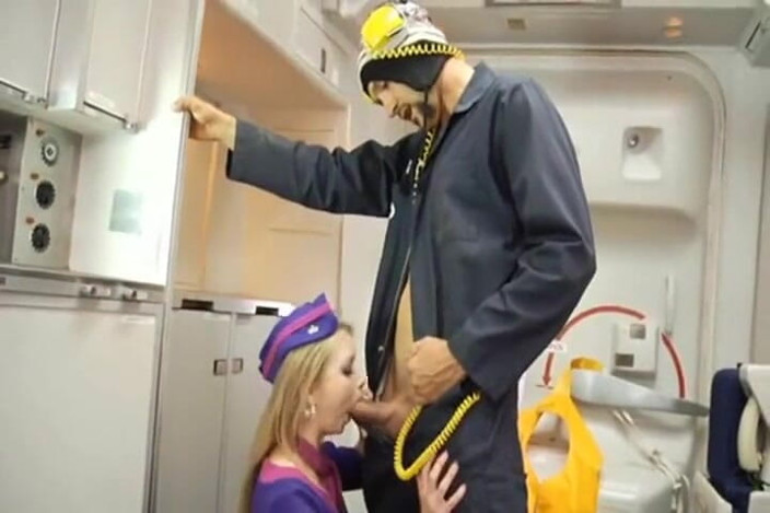 Sunny Lane: Sunny lane flugbegleiterin lutscht schwanz!