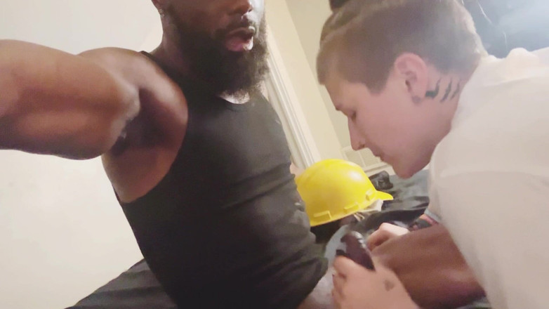 Thekookiejar: Olgun evli adam en iyi arkadaşlarına tomboy üvey kızına nasıl sikişeceklerini öğretiyor