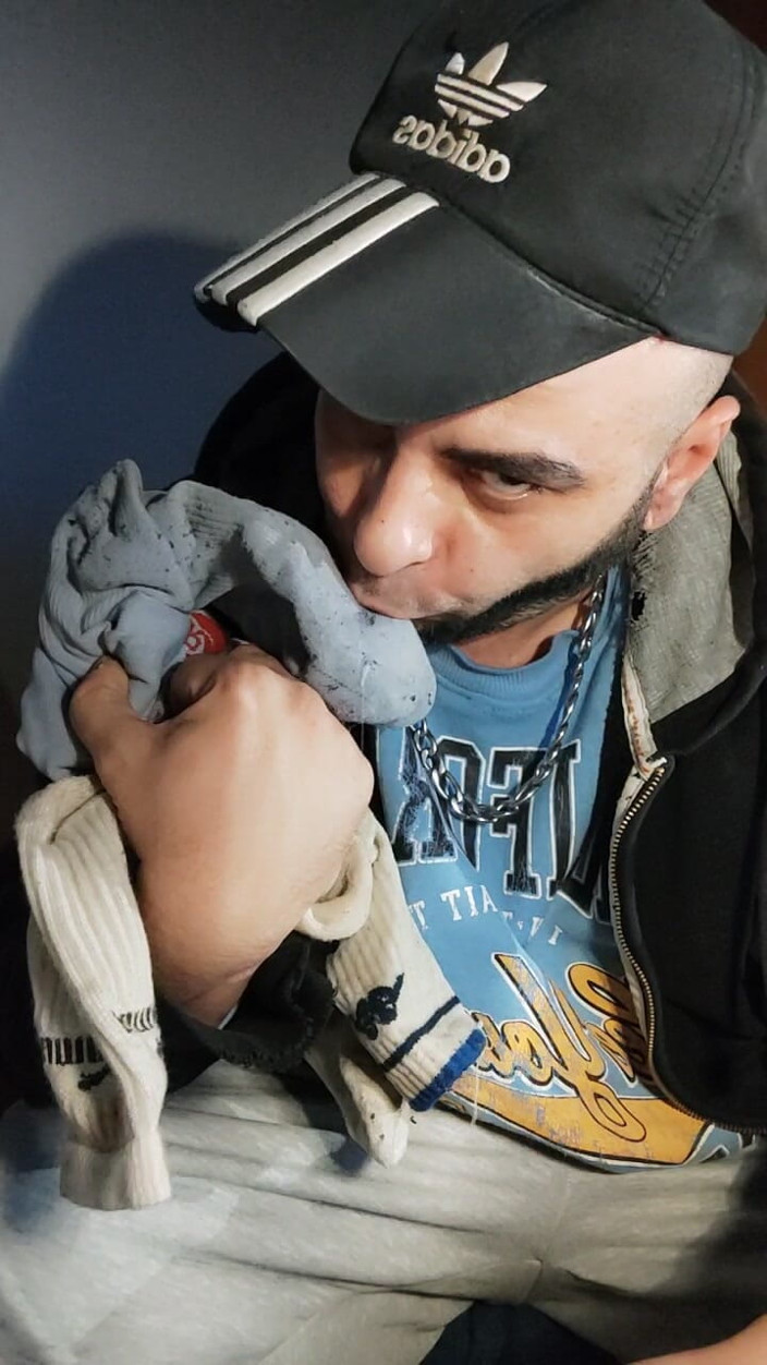 SmokedAlloy2: Dj-bro pisse et jeux avec des chaussettes sales.... Marteau dessus !
