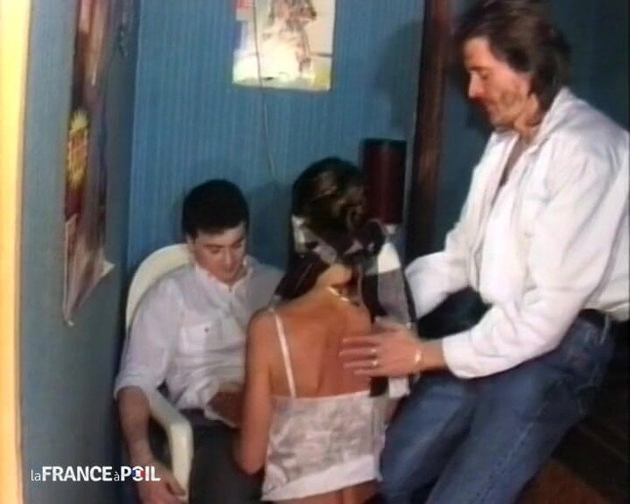 French Gonzo: Birkaç Parisli bir göt filminin önünde sikişiyor.