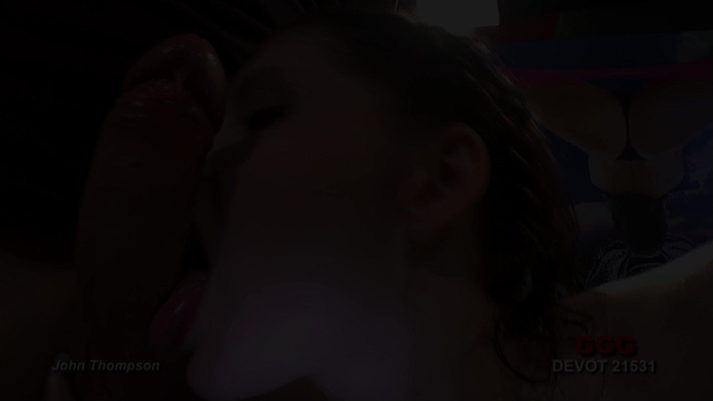 Casting GIRLS AND FIRST PORNO: Ggg Джон Томпсон - Bitchi Jana і міні гарячий секс утрьох у басейні