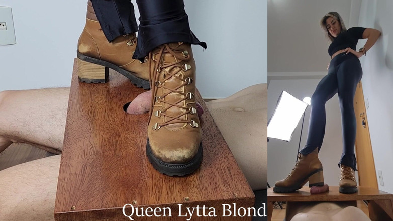 Queen Lytta ballbusting and cum lick: Regina Lytta Blond - Cizme sexy CBT Ep 6 - 2 Unghiuri - CBT - Călcare...