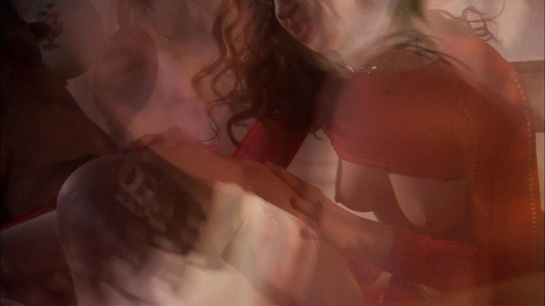 CBD Media: Deux jeunes femmes excitées au corps mince font un trio...