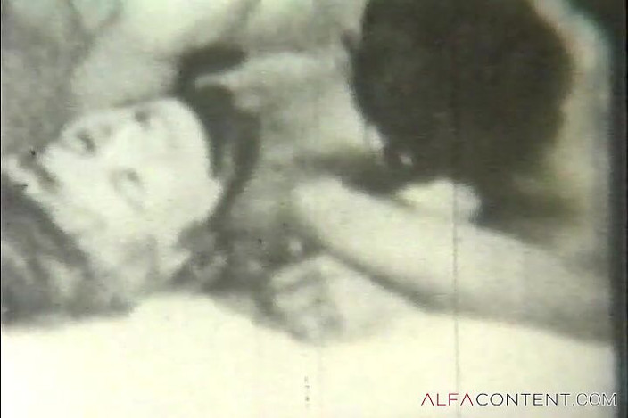 Alfa Planet: Une bombasse sexy se fait baiser par trois bites dans...