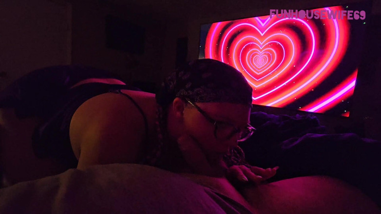 Funhousewife69: Je suce et le branle jusqu’à ce qu’il éjacule dans ma...