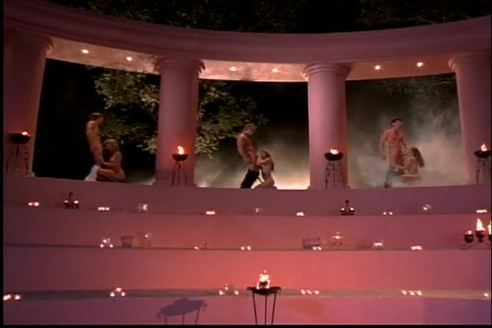 Hot Girlz: Celebridades lindas y sexys que tienen una escena intensa en...