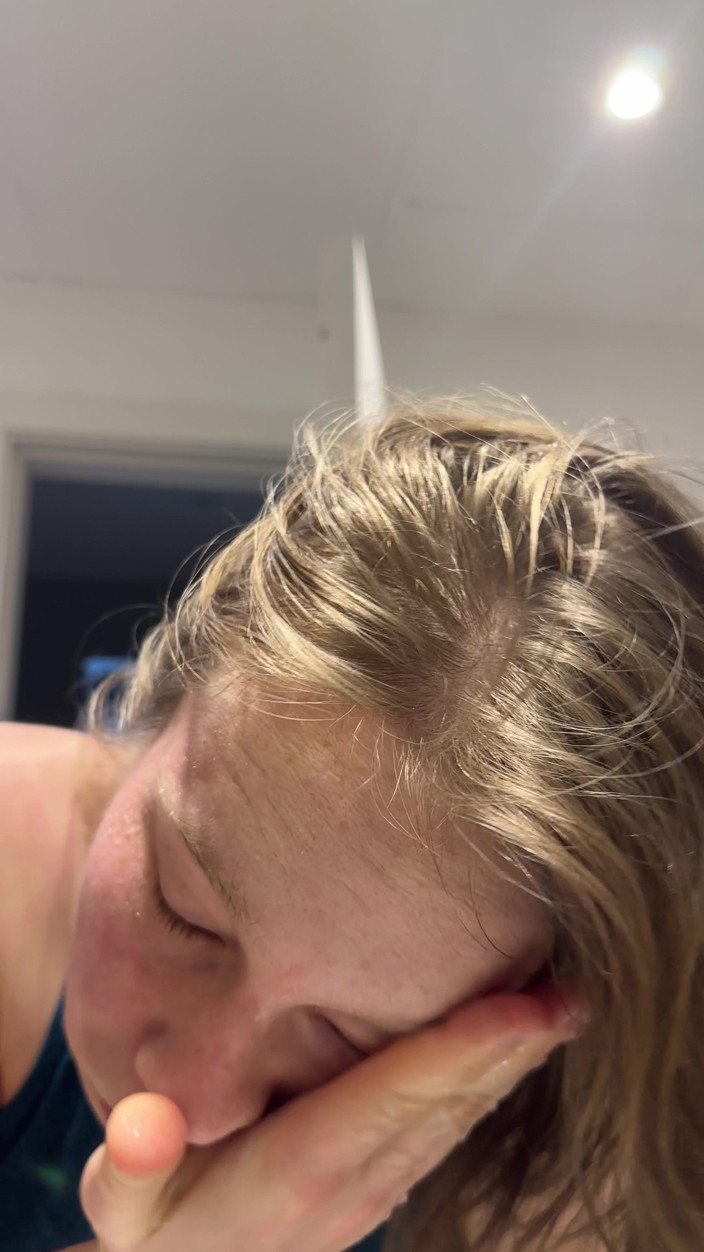 SweetLucy96: Ik werd wakker en vingerde mezelf onmiddellijk
