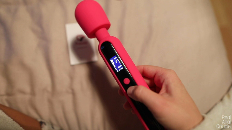 RealAnalCouple: Drżenie orgazmu podczas testowania różdżki funzze Led Display z jego...