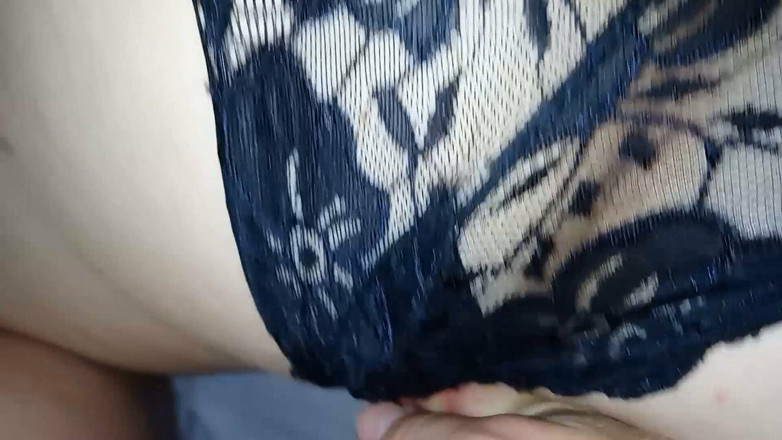 Sekretny666: 後ろからファックし、彼女の黒いパンティーに兼