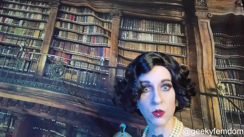 Geeky Femdom: Домашнее животное леди Димитреску